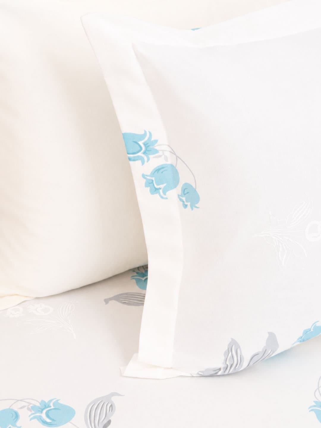 Coolnest Collection | 100% Cotton | Floral Print (108″x108″/274cmx274cm) | 300TC Superking Size Bedsheet with 2 Pillow Covers view 4