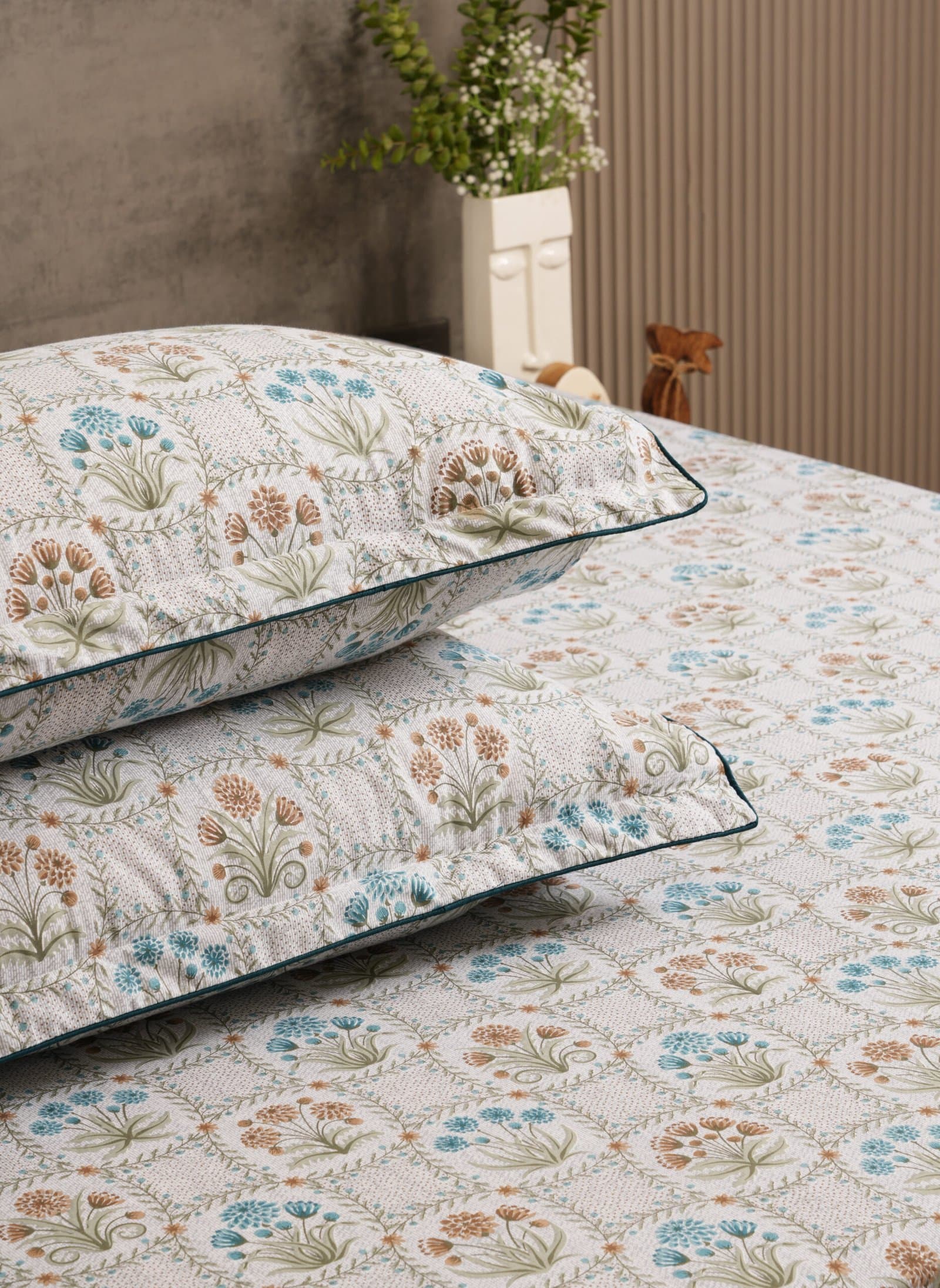 Weavio Collection | 100% Cotton | Floral Print (108″x108″/274cmx274cm) | 210TC Superking Size Bedsheet with 2 Piping Pillow Covers view 6