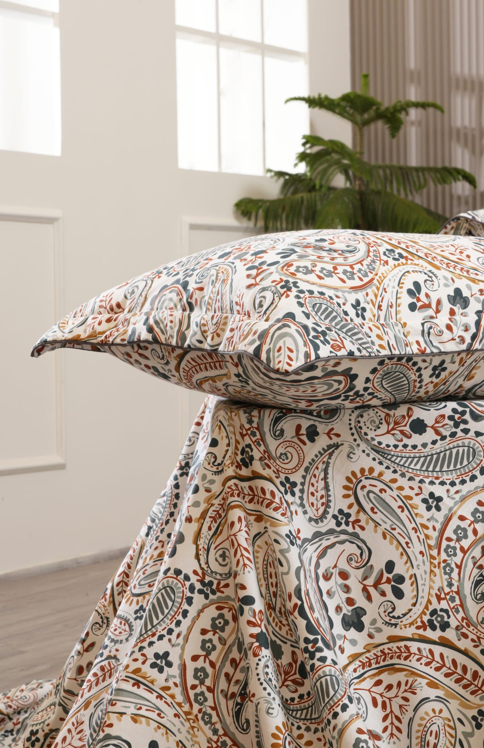 Sleeping Owls- Because Your Sleep Matters (In-House) Weavio Collection | 100% Cotton | Bohemian Paisley Design (108″x108″/274cmx274cm) | 210TC Superking Size Bedsheet with 2 Piping Pillow Covers