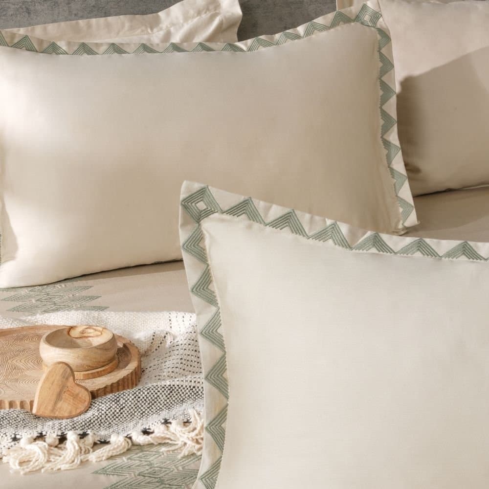 Diamond Pearl Embroidered Bedsheet Set | Soft Pearl | Designer Embroidery | 1 Bedsheet with 2 Pillow Covers | Luxury Bedroom Décor (108″x108″/274cmx274cm) (Copy)