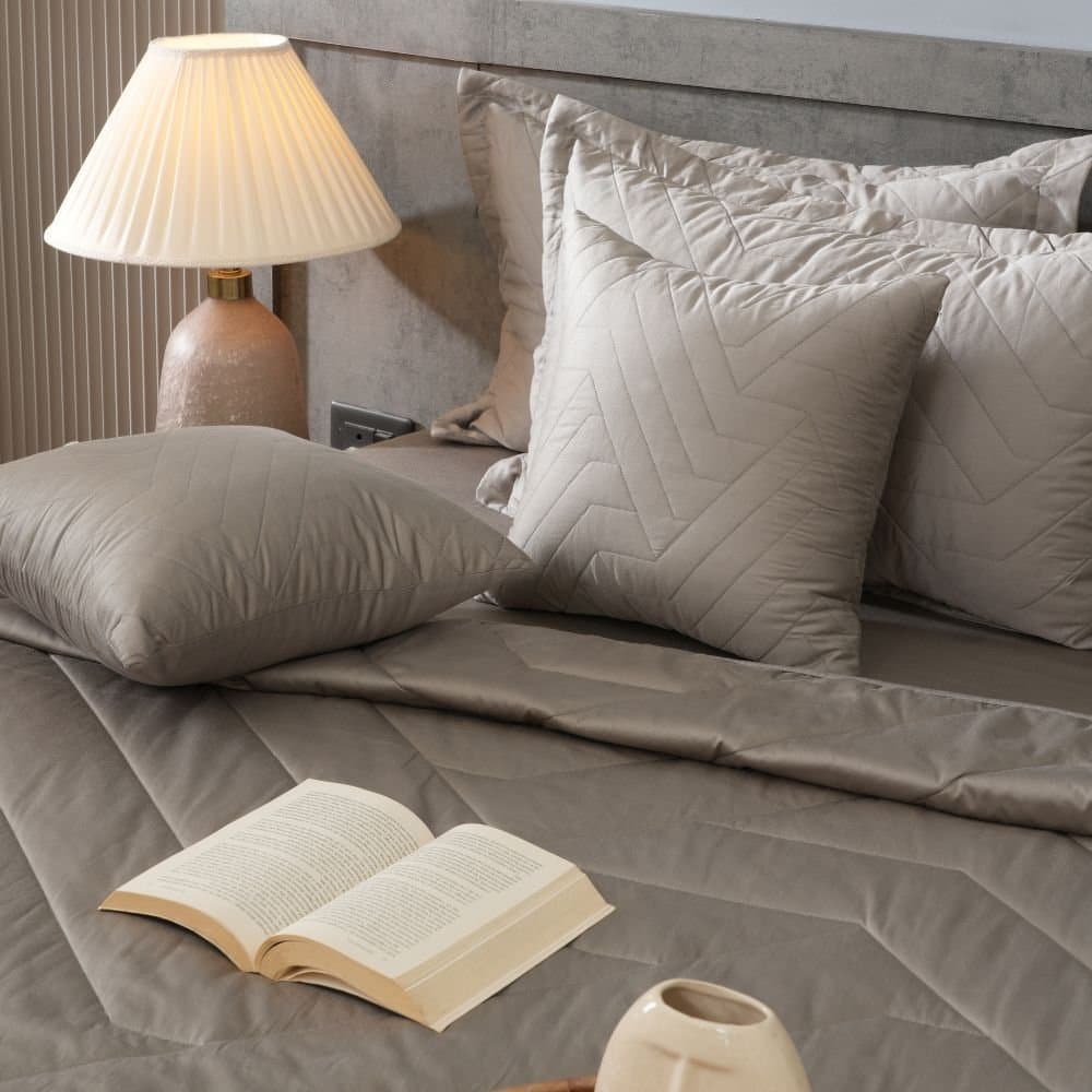 Muted Charm Bedding Set | 300TC | 1 Double Comforter | 1 Bedsheet with 2 Pillow Covers | 2 Cushion Covers (108″x108″/274cmx274cm)