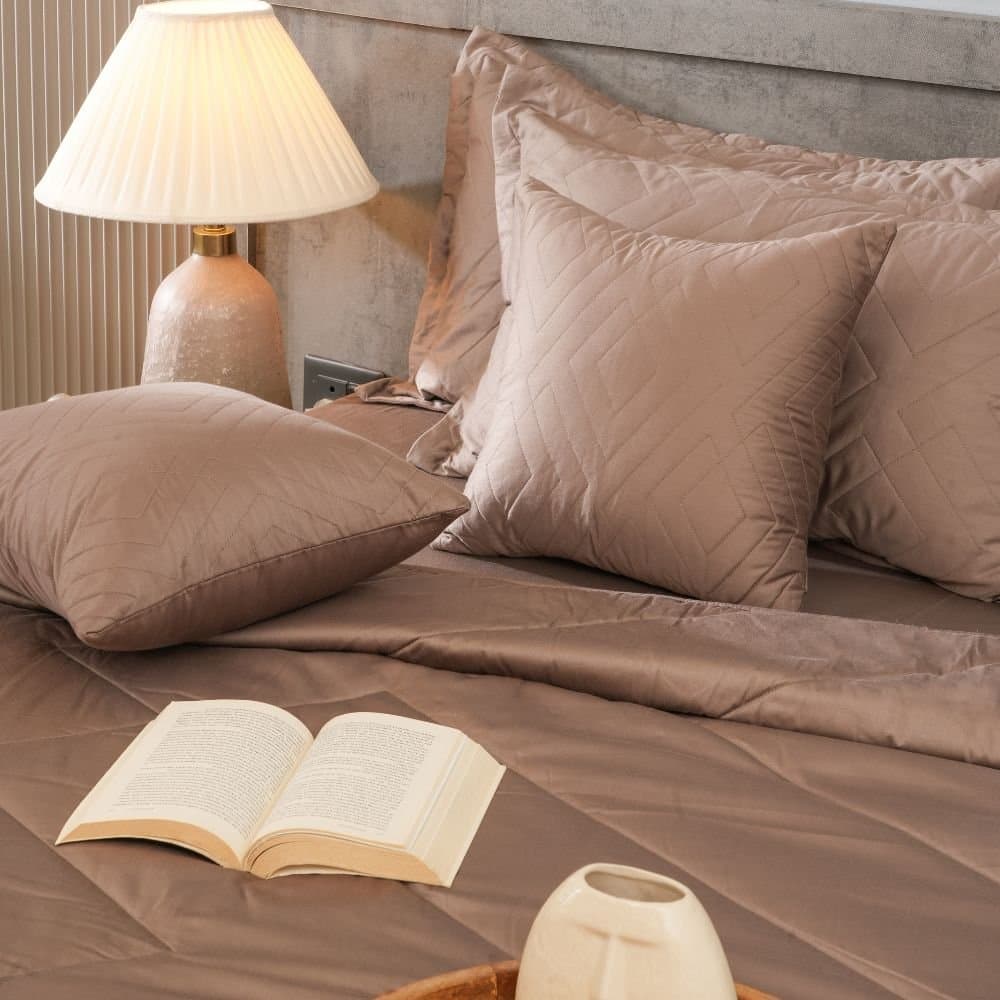 Muted Charm Bedding Set | 300TC | 1 Double Comforter | 1 Bedsheet with 2 Pillow Covers | 2 Cushion Covers (108″x108″/274cmx274cm)