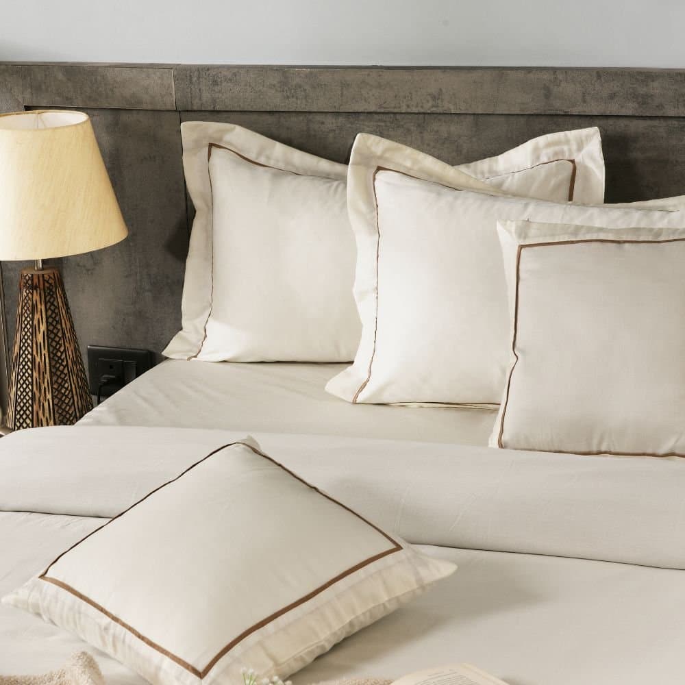 Bold Border 5PCS Set | Light Cream | 300TC | 1 Superking Bedsheet with 2 Pillow Covers | 2 Cushion Covers (108″x108″/274cmx274cm) (Copy)