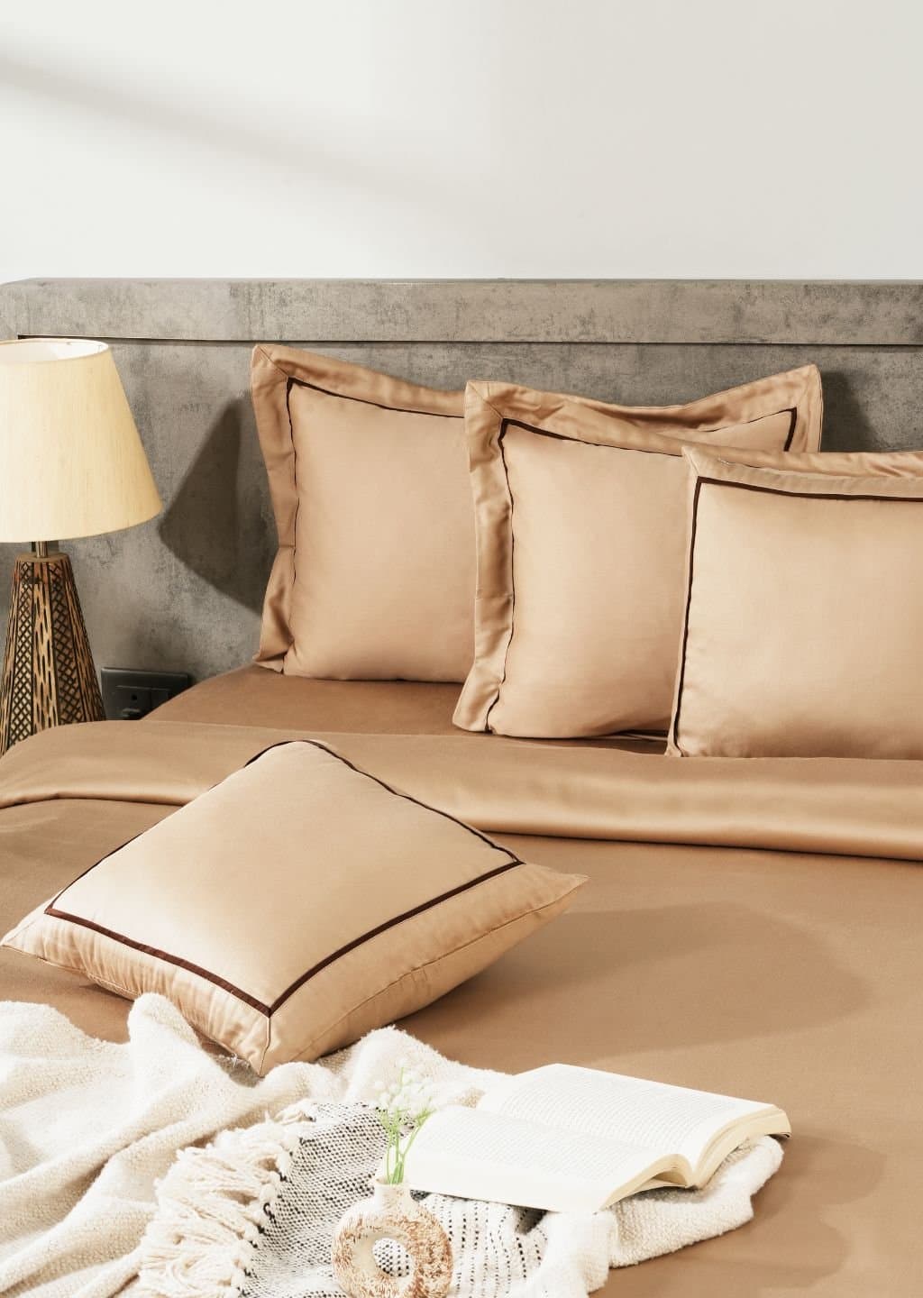 Bold Border 5PCS Set | Taupe Mist | 300TC | 1 Superking Bedsheet with 2 Pillow Covers | 2 Cushion Covers (108″x108″/274cmx274cm)