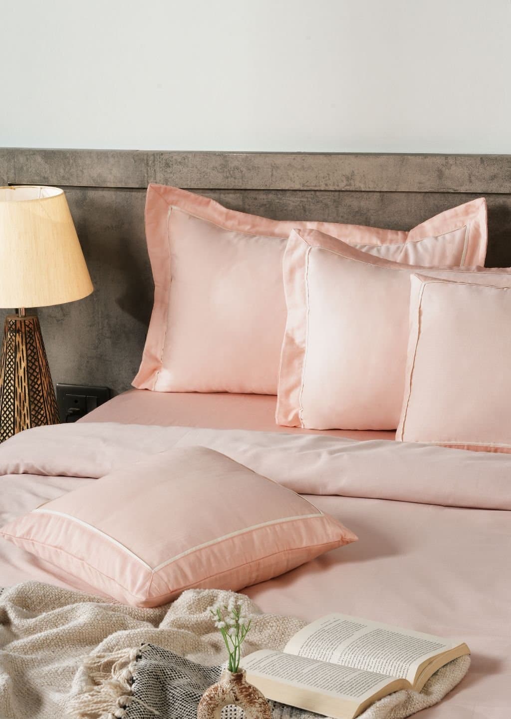Bold Border 5PCS Set | Peony Blush | 300TC | 1 Superking Bedsheet with 2 Pillow Covers | 2 Cushion Covers (108″x108″/274cmx274cm)