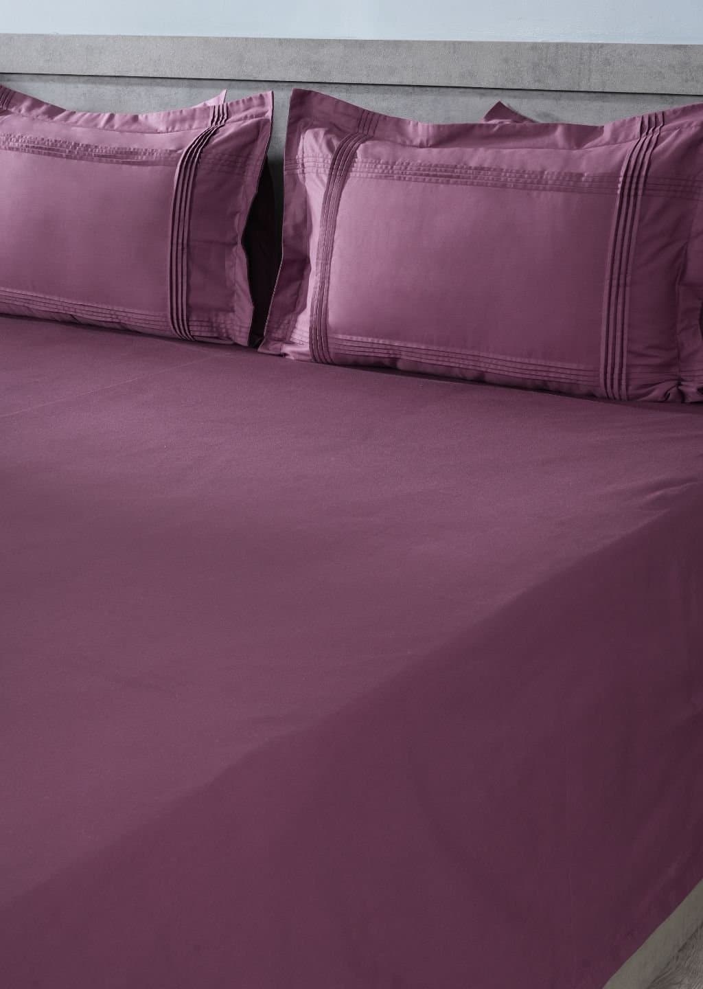 Luxe Frame 400TC Bedsheet Set | Deep Grey | 1 Bedsheet with 2 Pillow Covers | Luxury Bedroom Décor (108″x108″/274cmx274cm) | Vintage Plum view 5